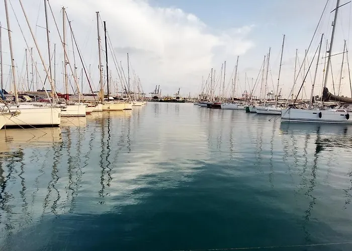 Autentico Velero En Botel *