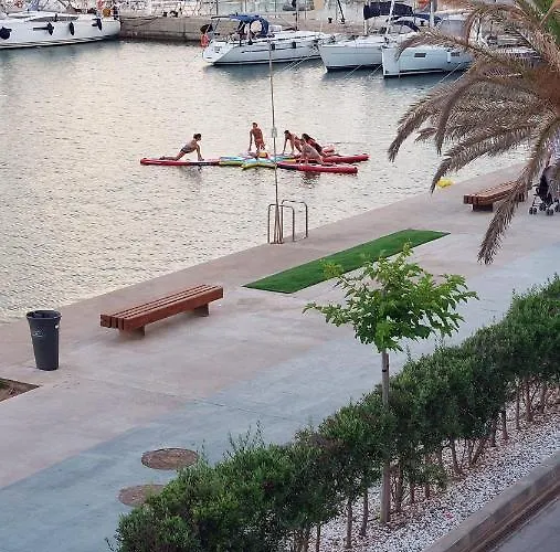 Autentico Velero En Botel