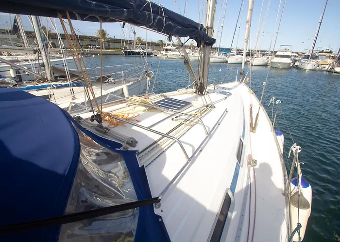 Botel Autentico Velero En