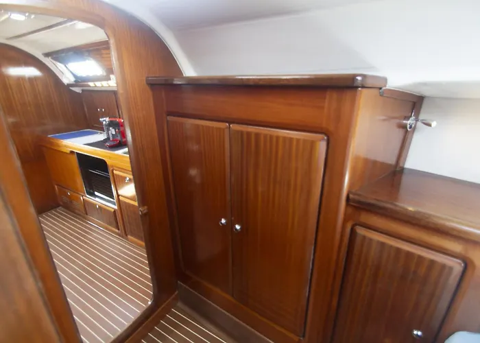 Botel Autentico Velero En *