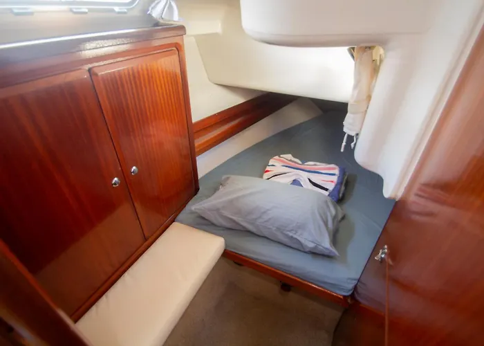 Botel Autentico Velero En Valencia